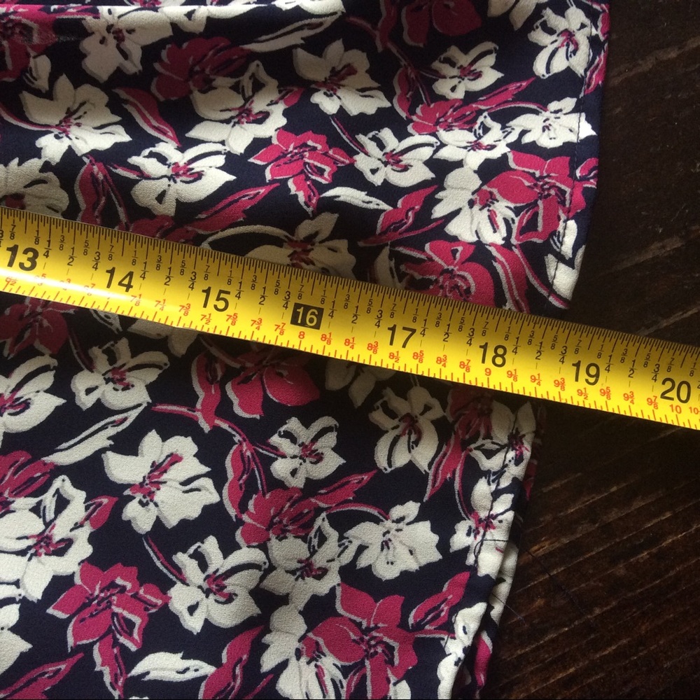 ❤️3/$15❤️ Banana Republic Cold Shoulder Dress - Picture 13 of 14